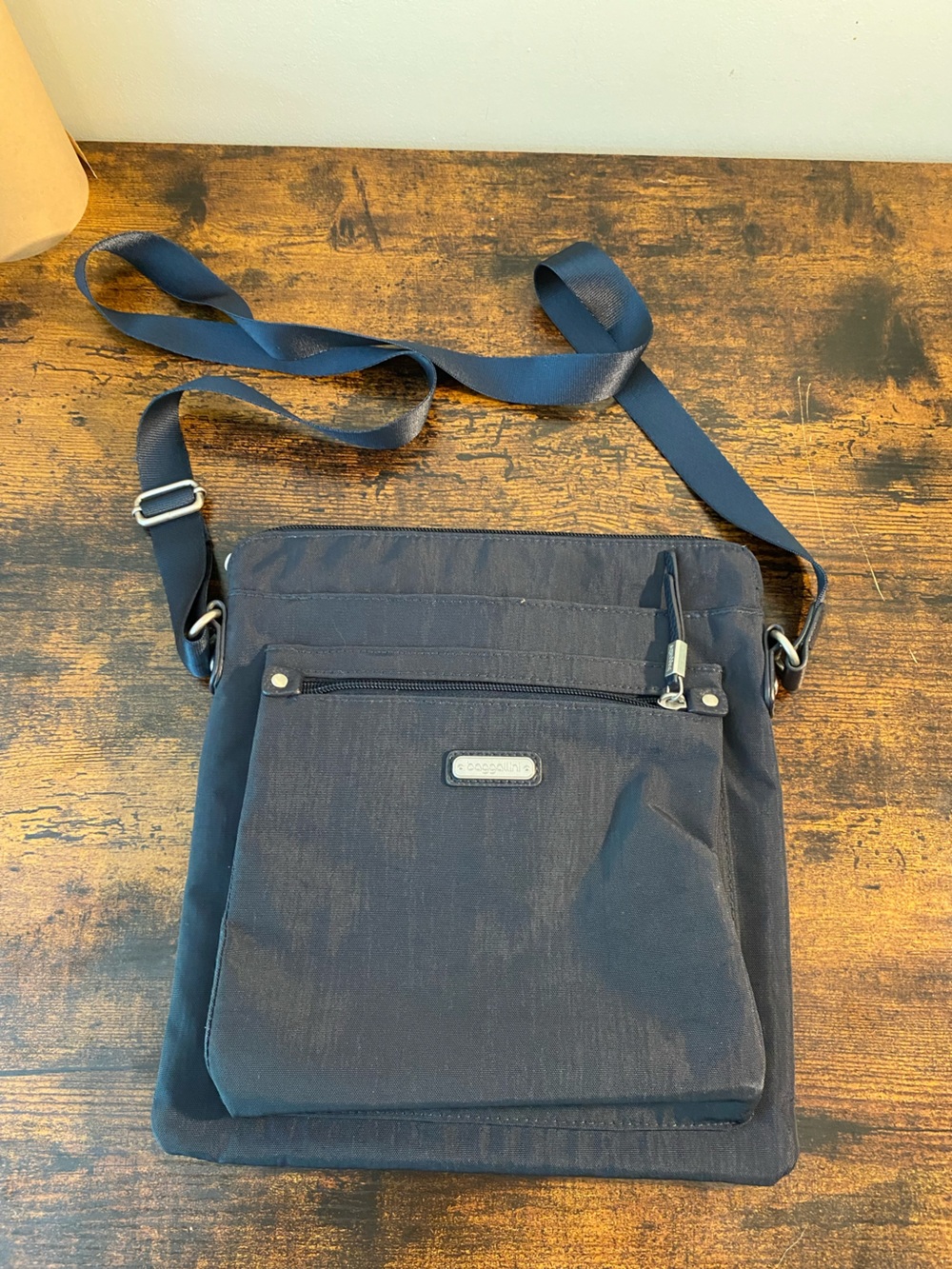 NWOT Baggalini Crossbody Shoulder Bag With Small Internal Pouch